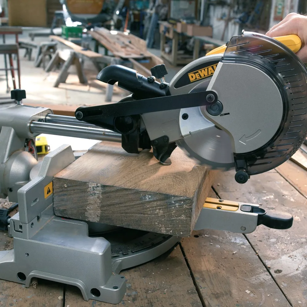 DEWALT AFKORTVERSTEKZAAG DW712QS, 1600W, 216MM